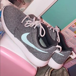 Nike Gray Roshe Run Sneakers